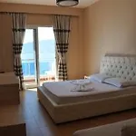 Coral & 4* Radhimë