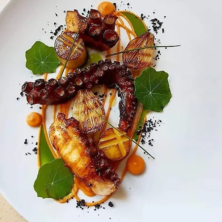 Coral & Hotel Radhimë