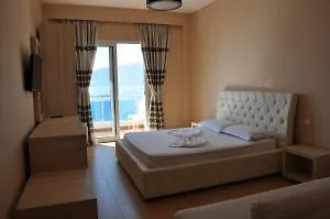 Coral & 4* Radhimë