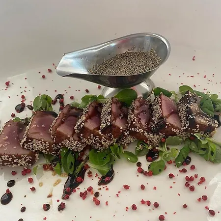 ホテル Coral & Radhimë