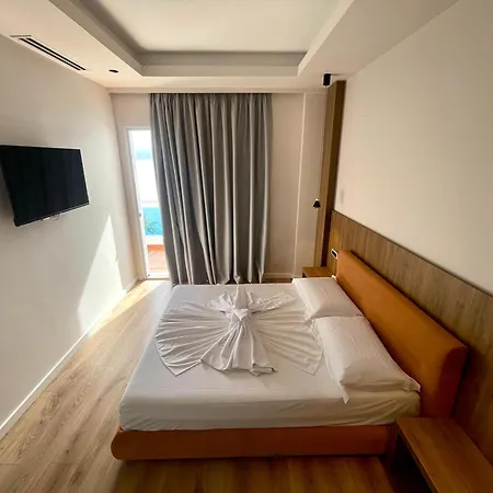 Coral & 4* Radhimë