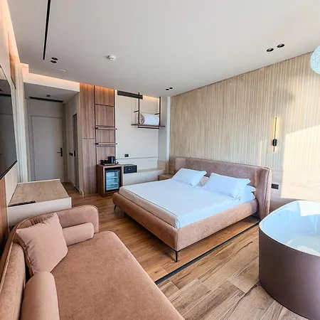 Coral & 4* Radhimë