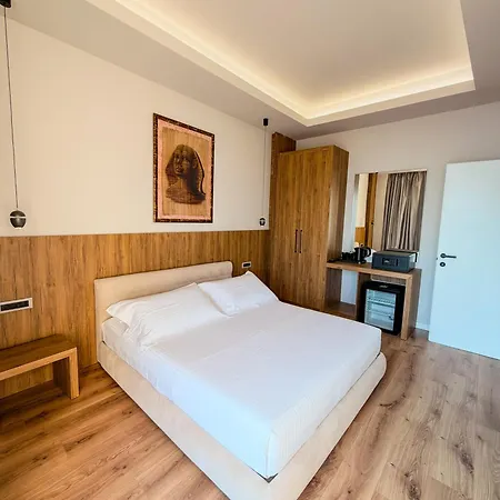 Coral & 4* Radhimë