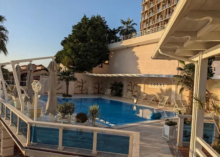 Coral & Hotel Radhimë